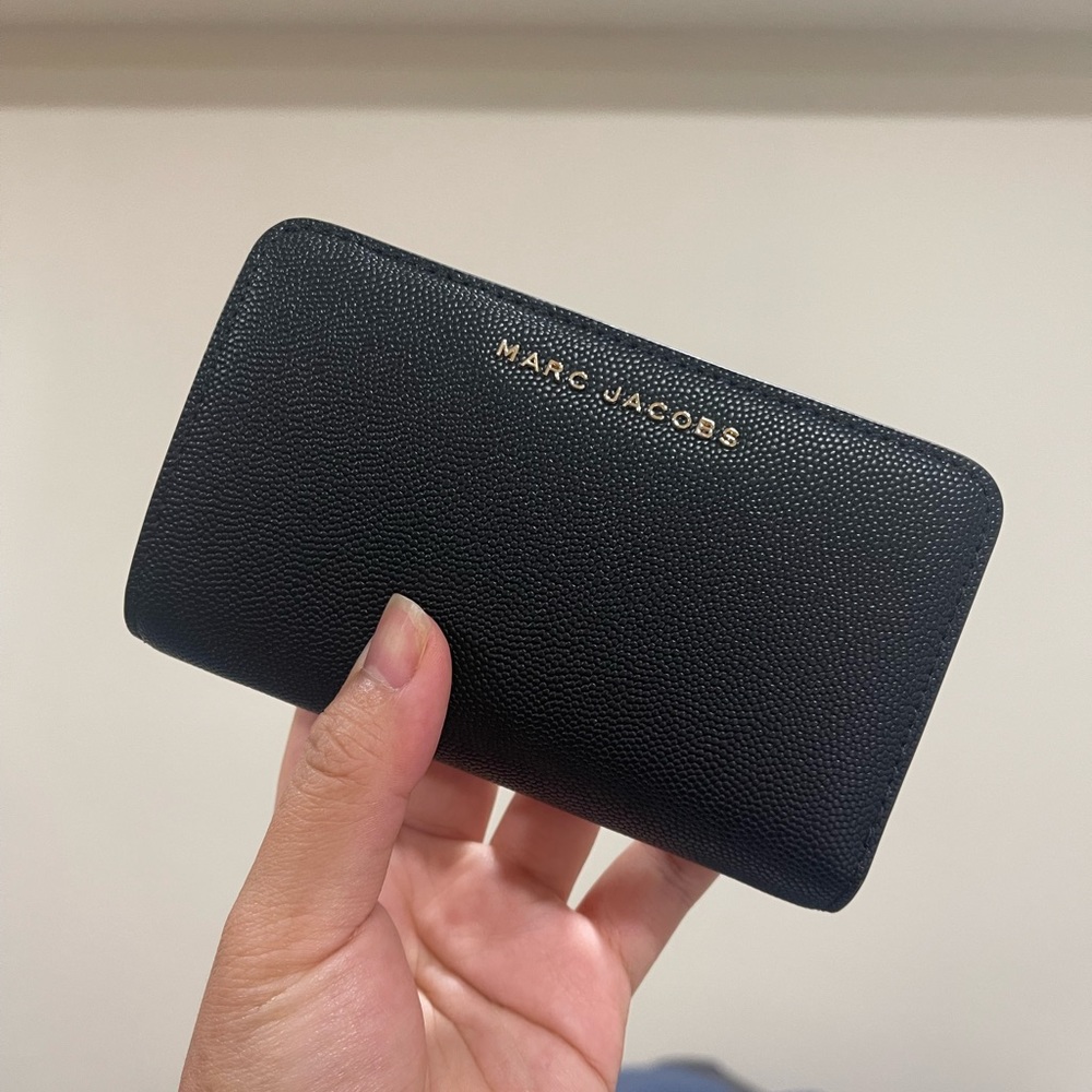 Marc jacobs bifold wallet - no tags